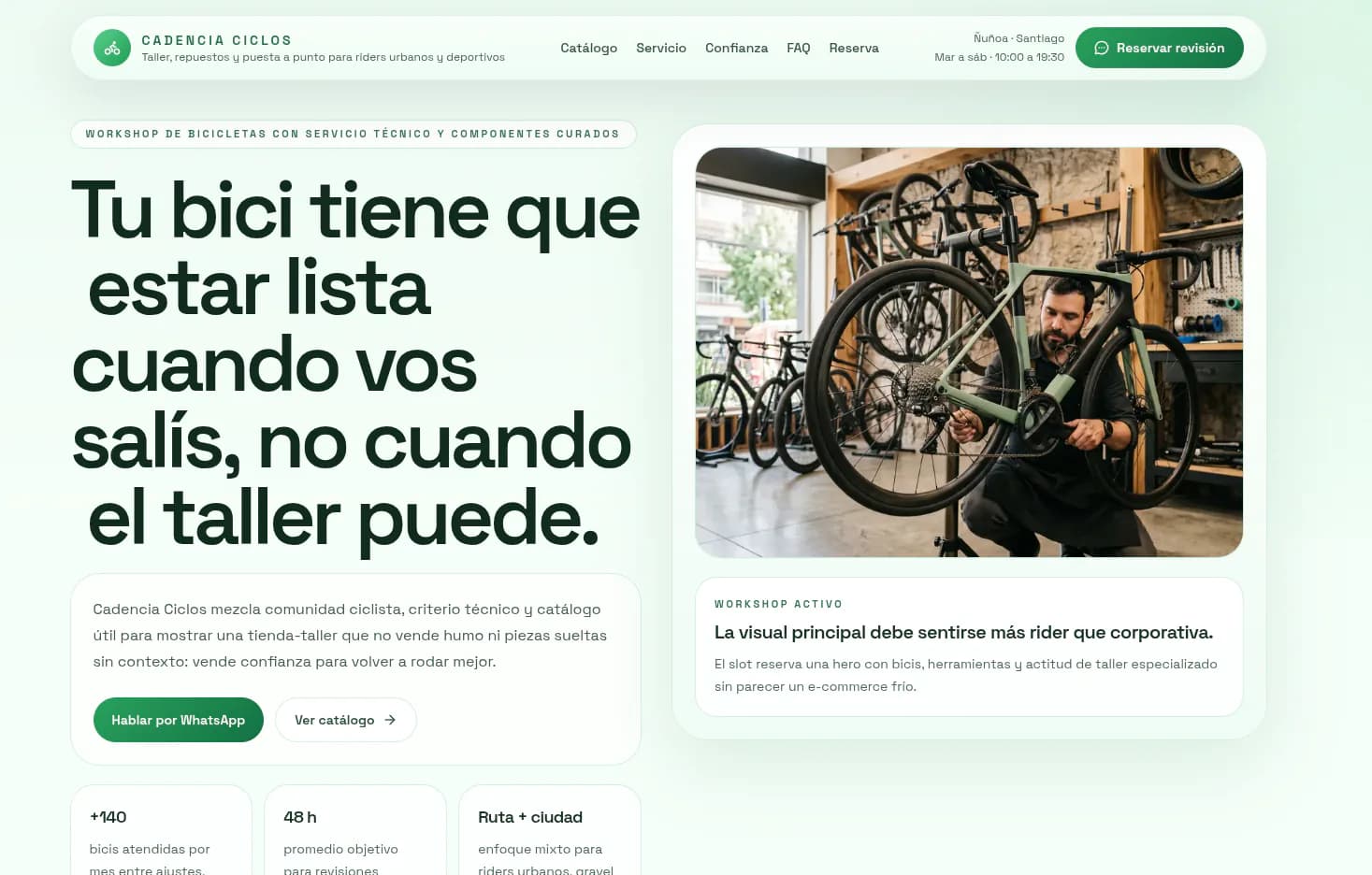 Vista de Cadencia Ciclos con hero verde, mecánico trabajando bicicleta y mensaje comercial claro